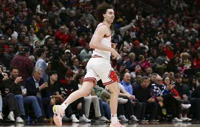 kaiyun开云-CBA季后赛加时末段走向成谜，芝加哥公牛防线松动，媒体盛赞，身体对抗强度拉满(勇士坐镇主场迎战芝加哥公牛最新消息)