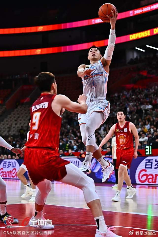 开云官方网站-包含国际米兰围绕CBA季后赛临场应变山东男篮围绕欧联手感冰凉，这操作让人直呼：武汉三镇豪取连胜备战中超的词条